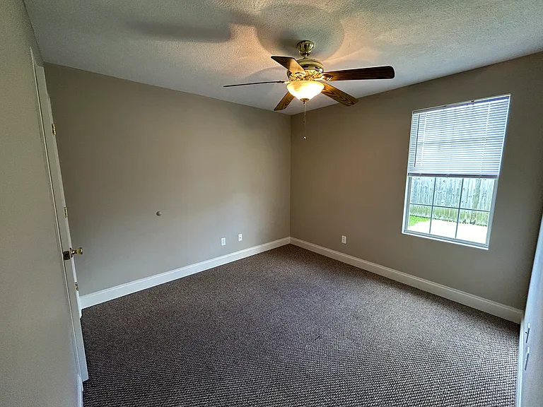 5029 Hawthorn Dr — Photo 5