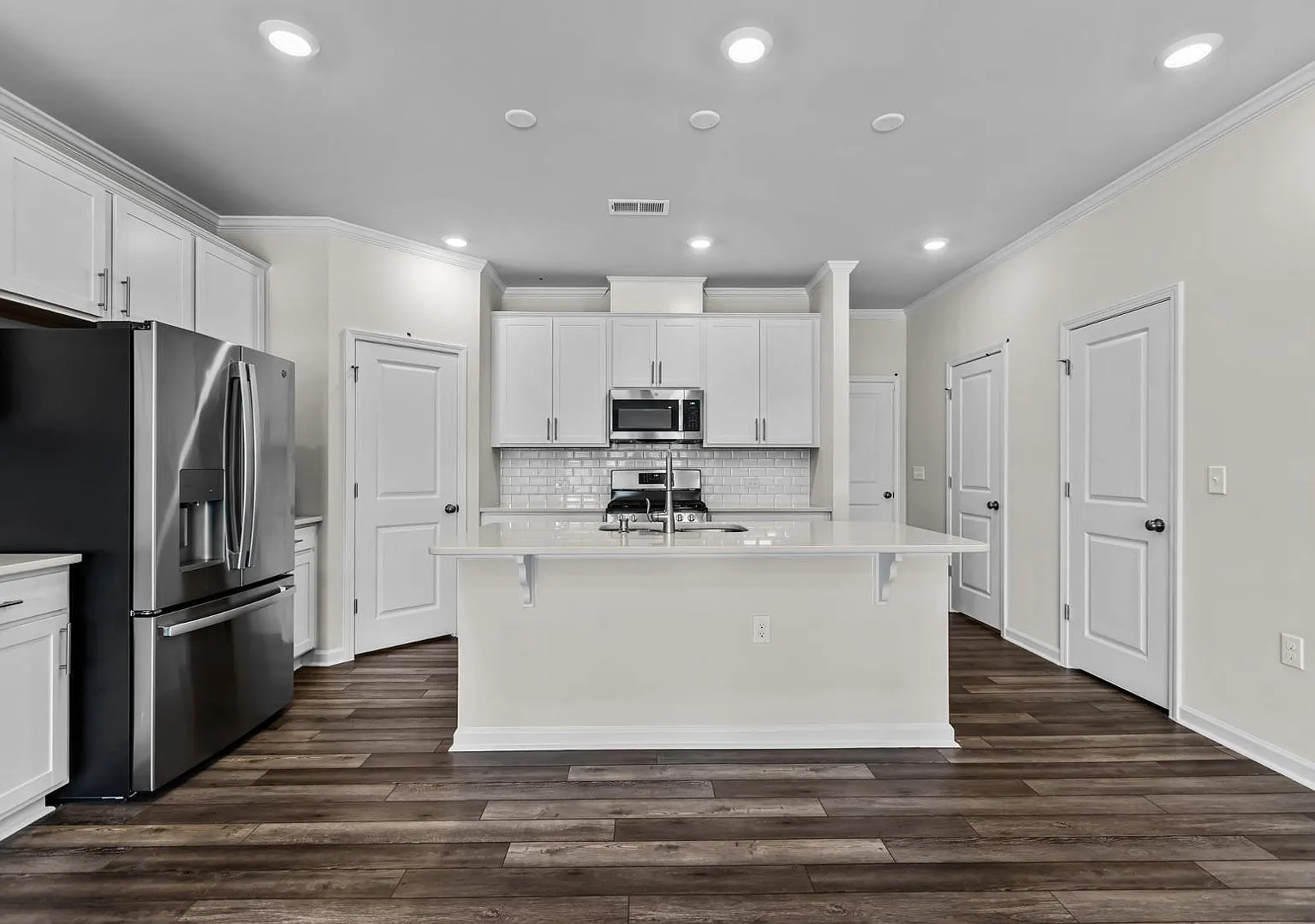 3 bed, 2.5 bath, 2023 sqft, $2,145 — Photo 4