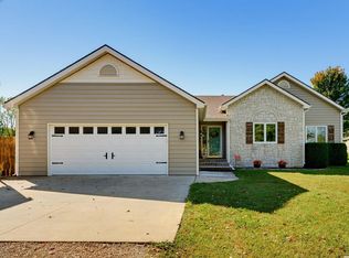 1185 E 1067th Rd, Lawrence, KS 66047