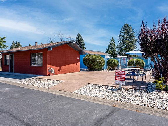 4th image of 660 Leslie Street #60