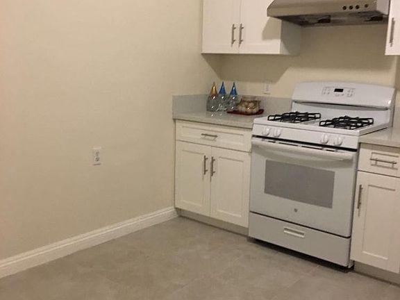 5th image of 2842 Doolittle Ave