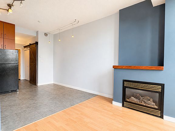 4th image of 409 Swift St #215