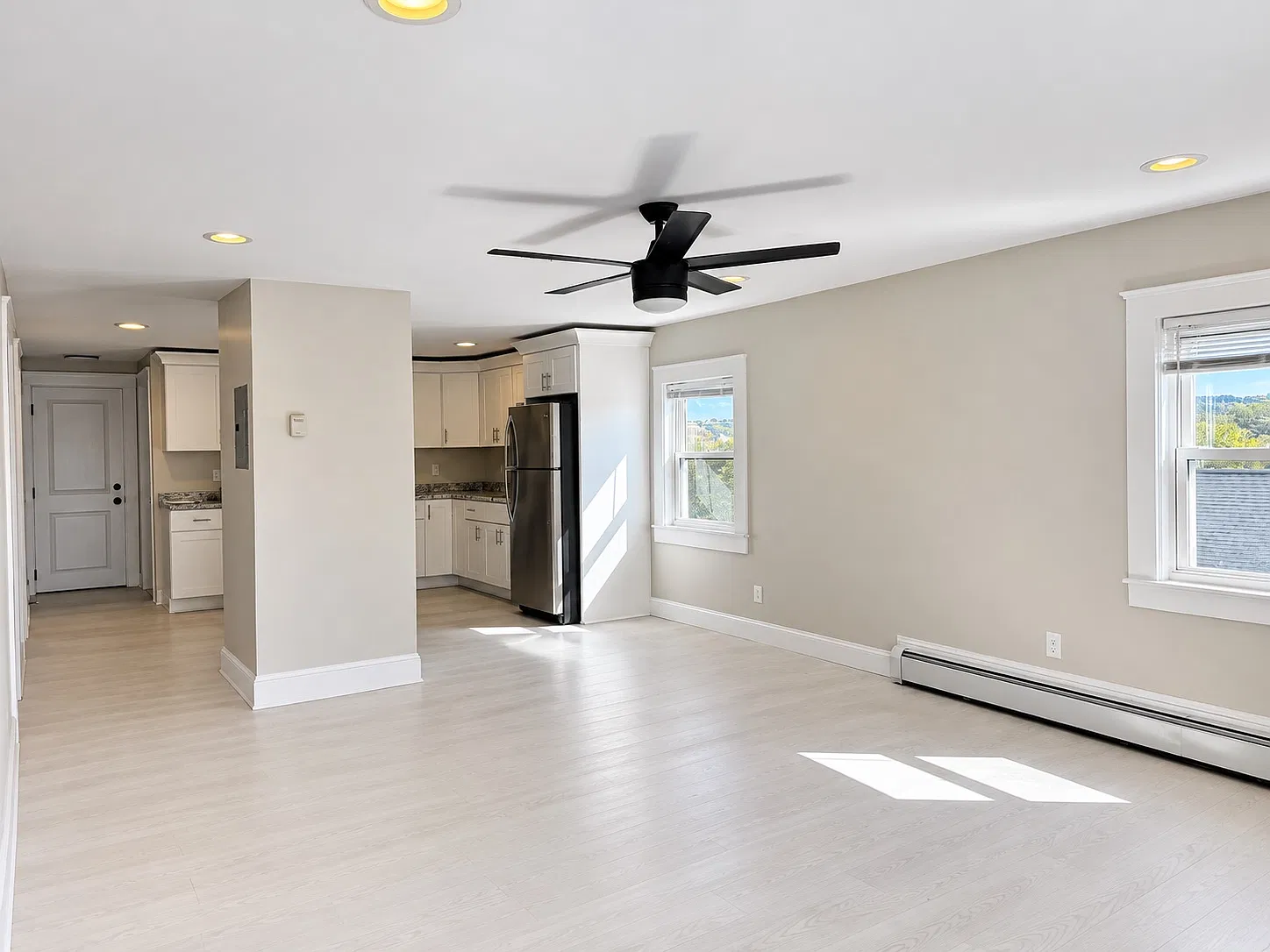 2 bed, 890 sqft, $1,900 — Photo 3