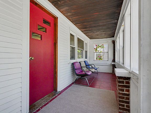 5th image of 1030 Logan St SE