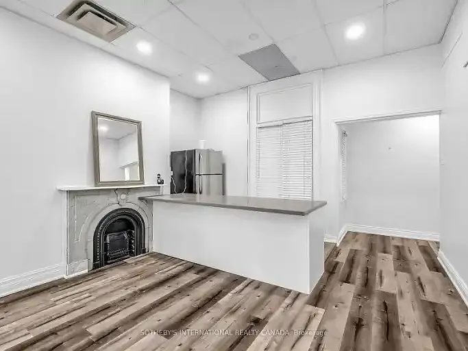 212 Carlton St — Photo 2