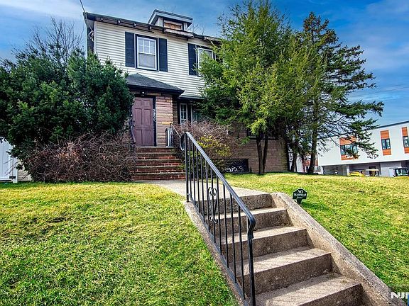 2nd image of 960 Maple Ave