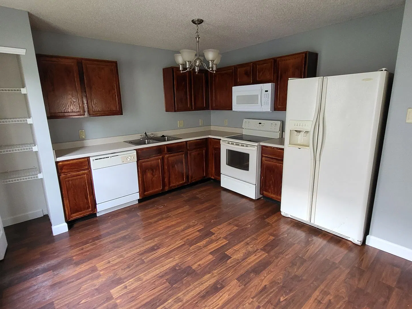 3 Bed 2 bath Home, Open Concept, Near Trails, Playground, & Shopping — Photo 3