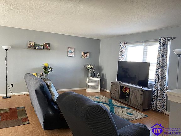 2nd image of 114 Baywood Ave