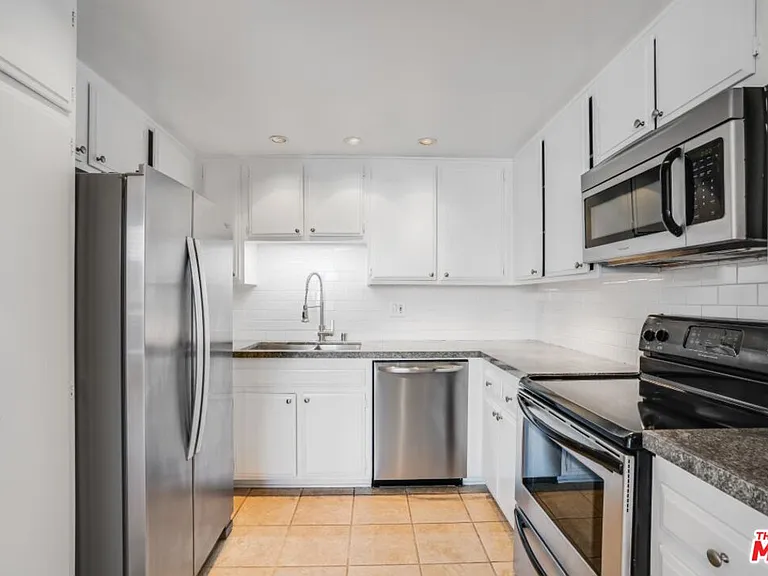 321 S San Vicente Blvd #705 — Photo 4