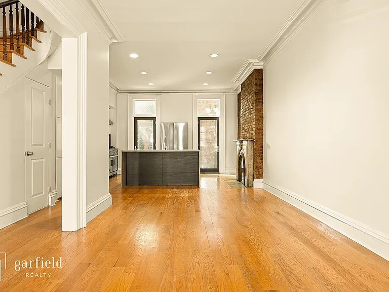 52 6th Ave #2 — Photo 4