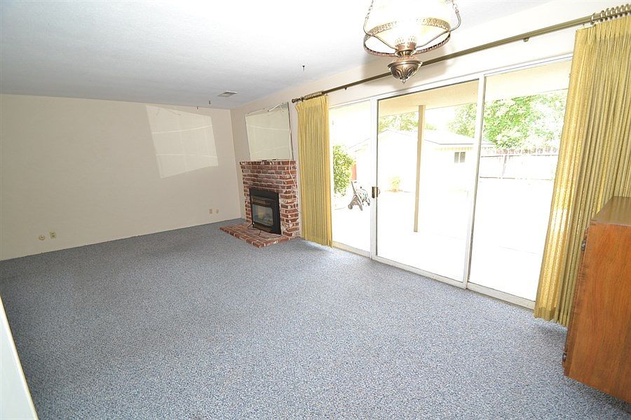 2nd image of 2409 E Saginaw Way