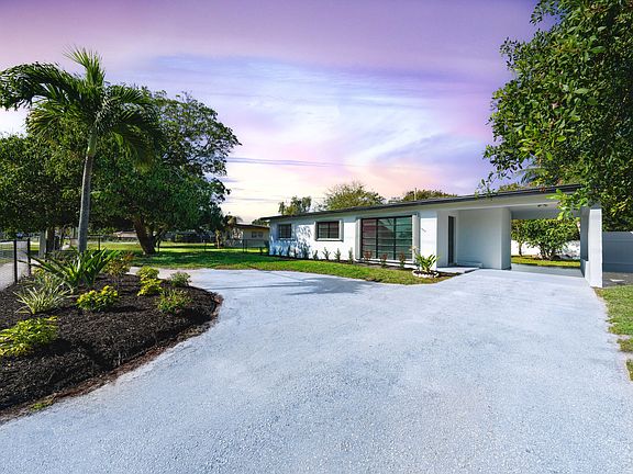 2nd image of 1425 NW 15th Avenue