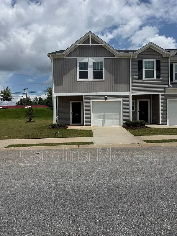 3 bed, 2.5 bath, 1597 sqft, $1,650 — Photo 1
