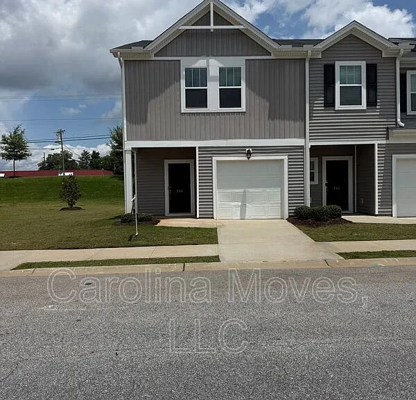 206 Telford Dr — Photo 1