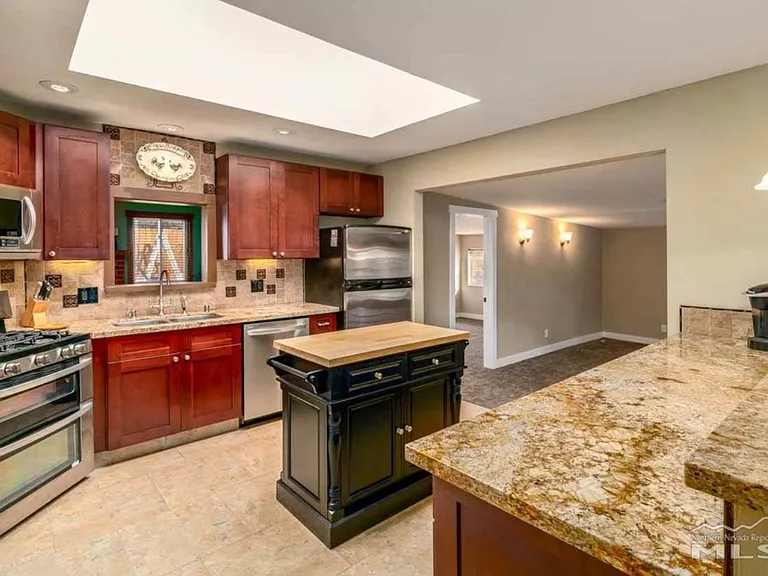 5940 Foxtail Dr — Photo 3