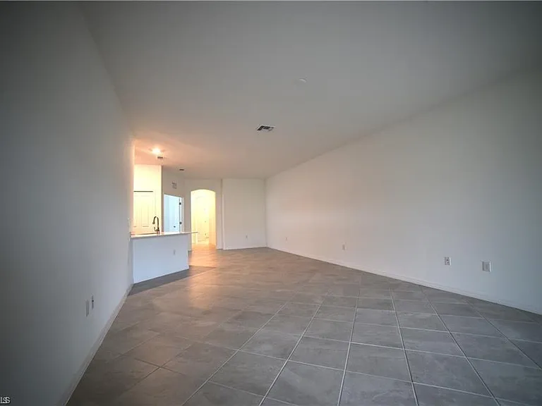 2665 Vine Ave — Photo 4