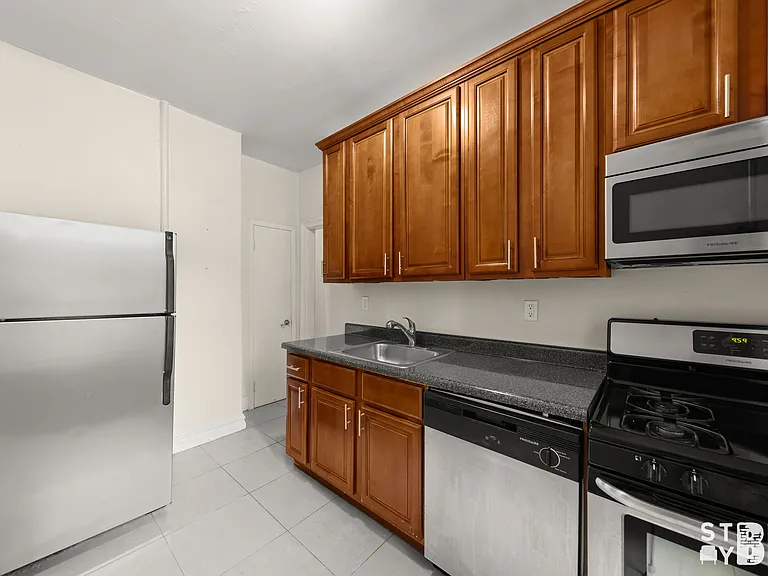 400 Clinton Ave #5C — Photo 5