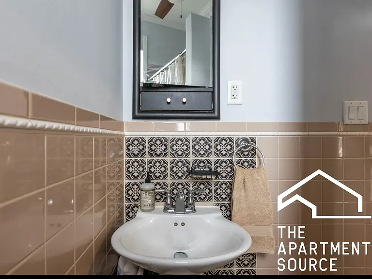 2219 W Wellington Ave #1F — Photo 9