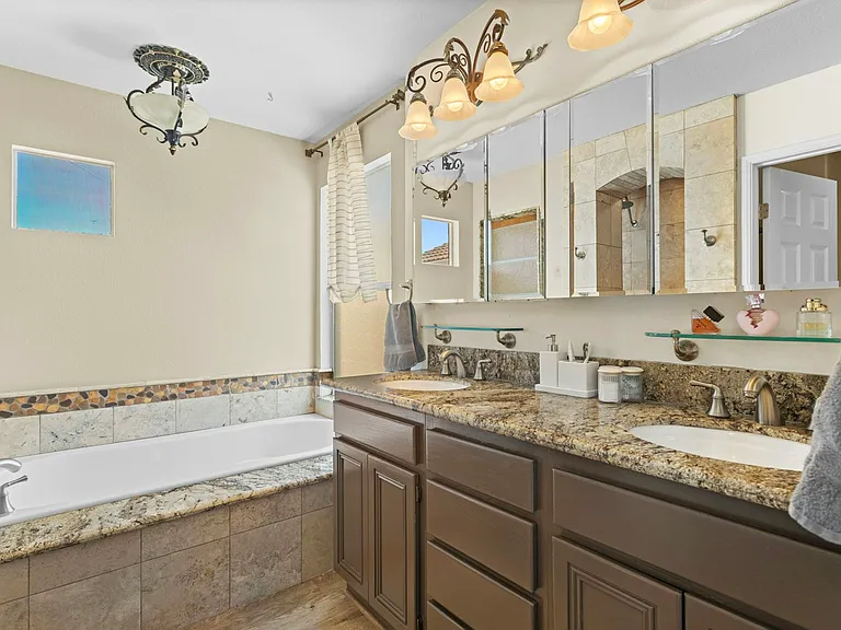 31500 Britton Cir — Photo 36