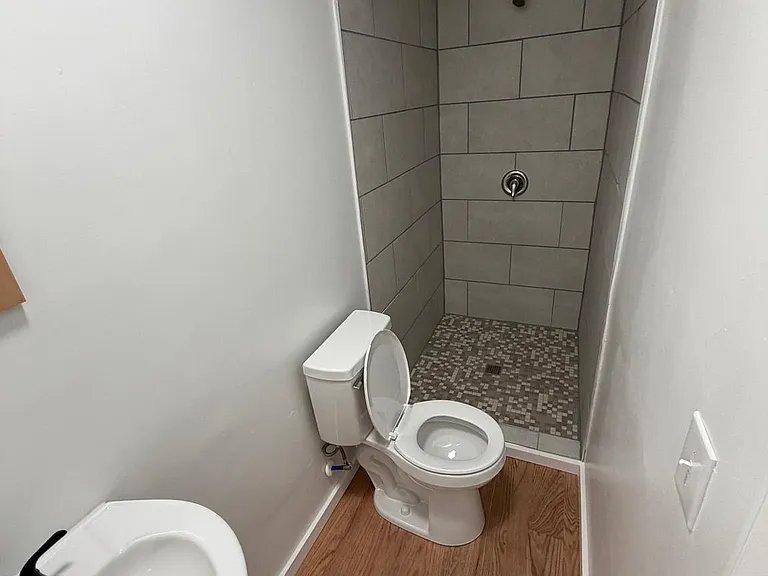 324 W Chestnut St — Photo 9