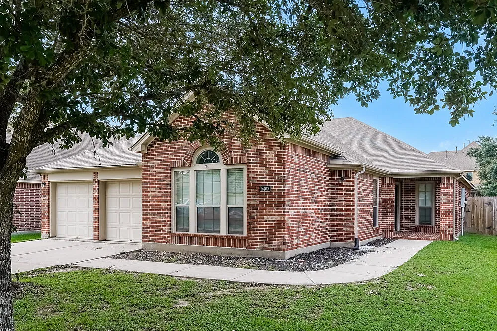 4 bed, 2.0 bath, 2669 sqft, $2,360 — Photo 3
