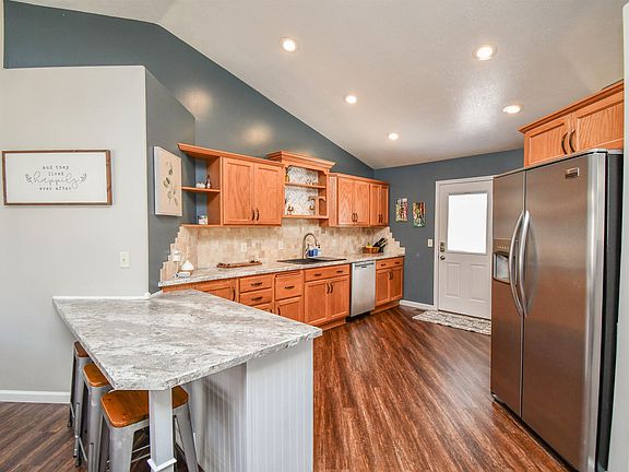 4th image of 905 E Ryan Dr
