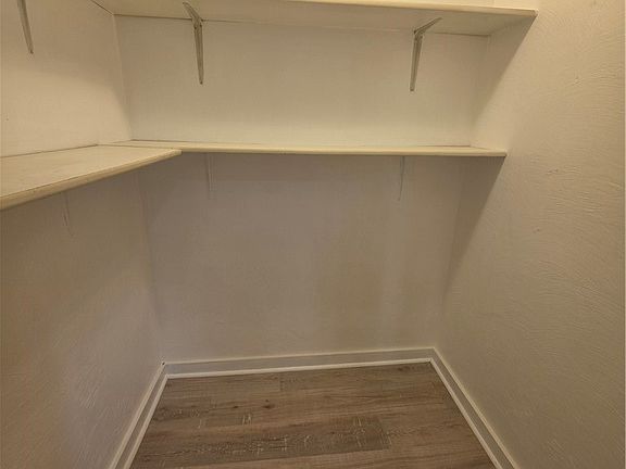 5th image of 719 Allwine Ave