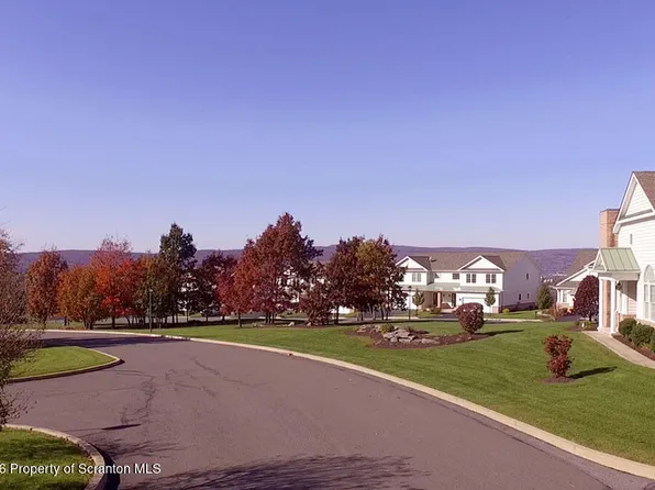 2604 Wells Dr, Moosic, PA 18507
