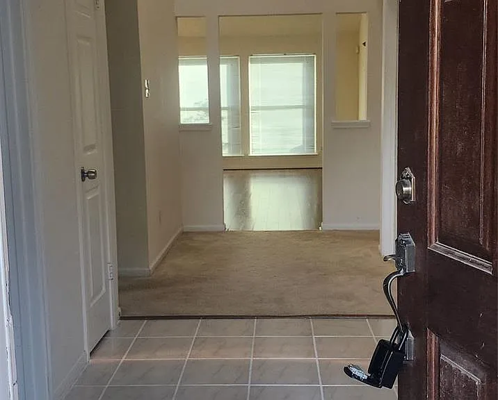 16807 Sussex Dr — Photo 3