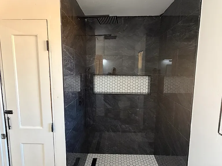 208 E Naches Ave #B — Photo 3