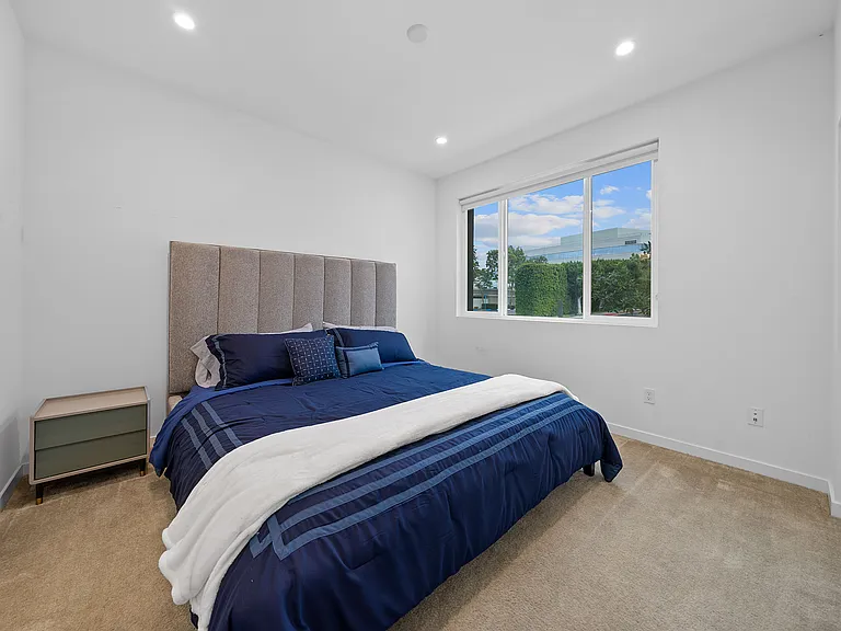 135 Schick — Photo 12