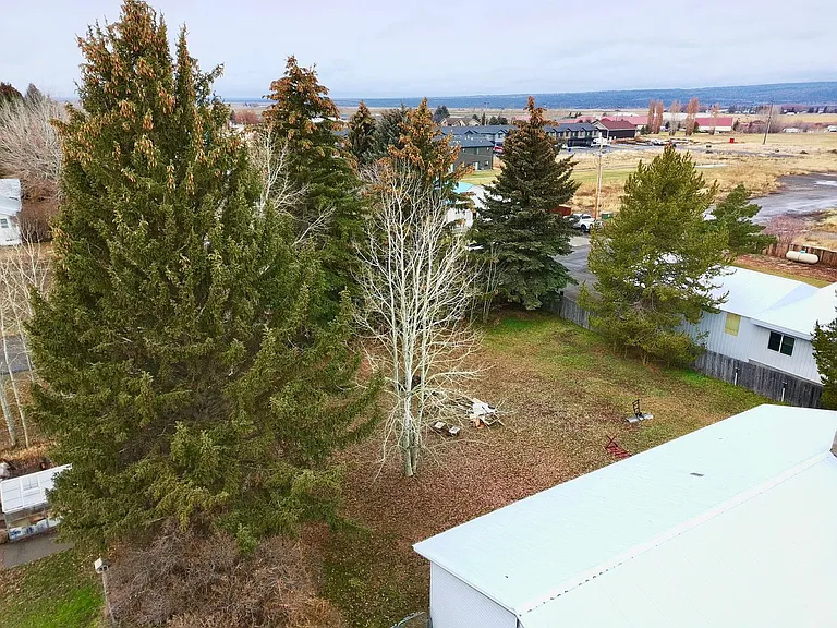 578 Maple Leaf Dr — Photo 2