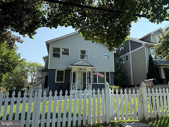 3rd image of 2637 N Greenbrier St