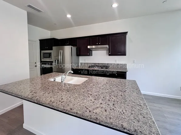 2560 Daisy Dr, Clovis, CA 93612