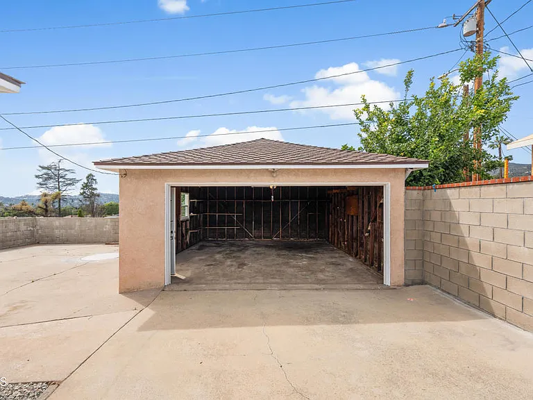 3103 N Olive Ave — Photo 18
