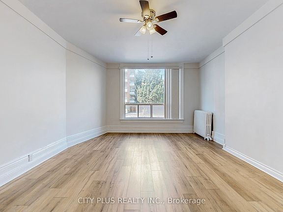 5th image of 107 Spadina Rd #105