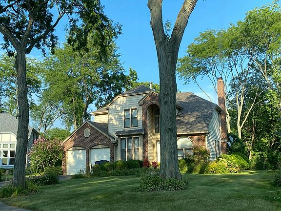 2nd image of 83 Dawson Ct