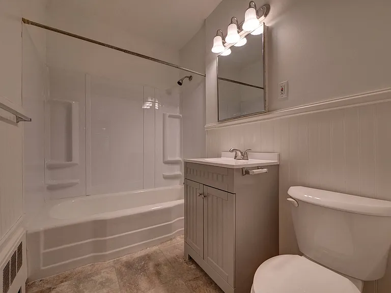 Riverhill Apartments — Photo 9
