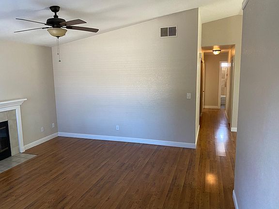 4th image of 700 Meadowhawk Dr