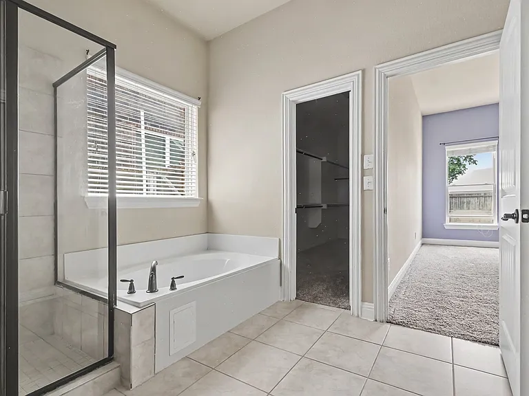 604 Darby Ln — Photo 25