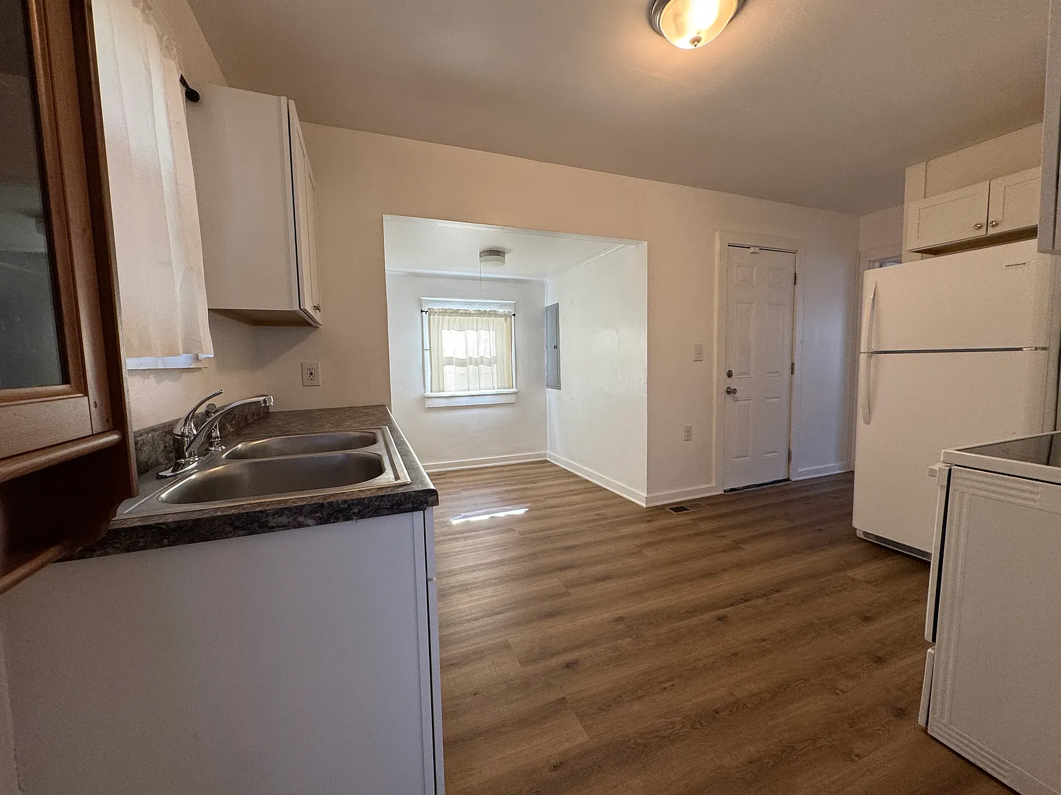 3 bed, 1402 sqft, $1,900 — Photo 4