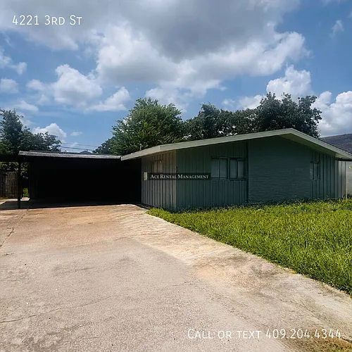 4221 3rd St Photo 1