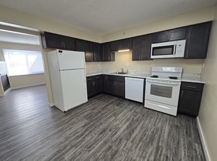 370 Clymer Rd, Hiawatha, IA 52233