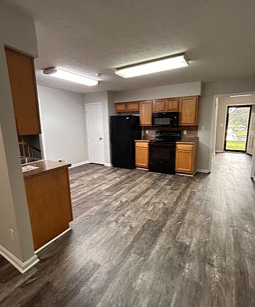 3rd image of 323 Lincoln Dr