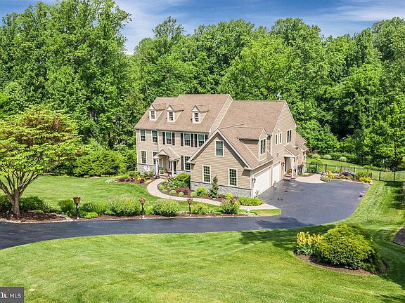 3rd image of 83 Bowman Ct