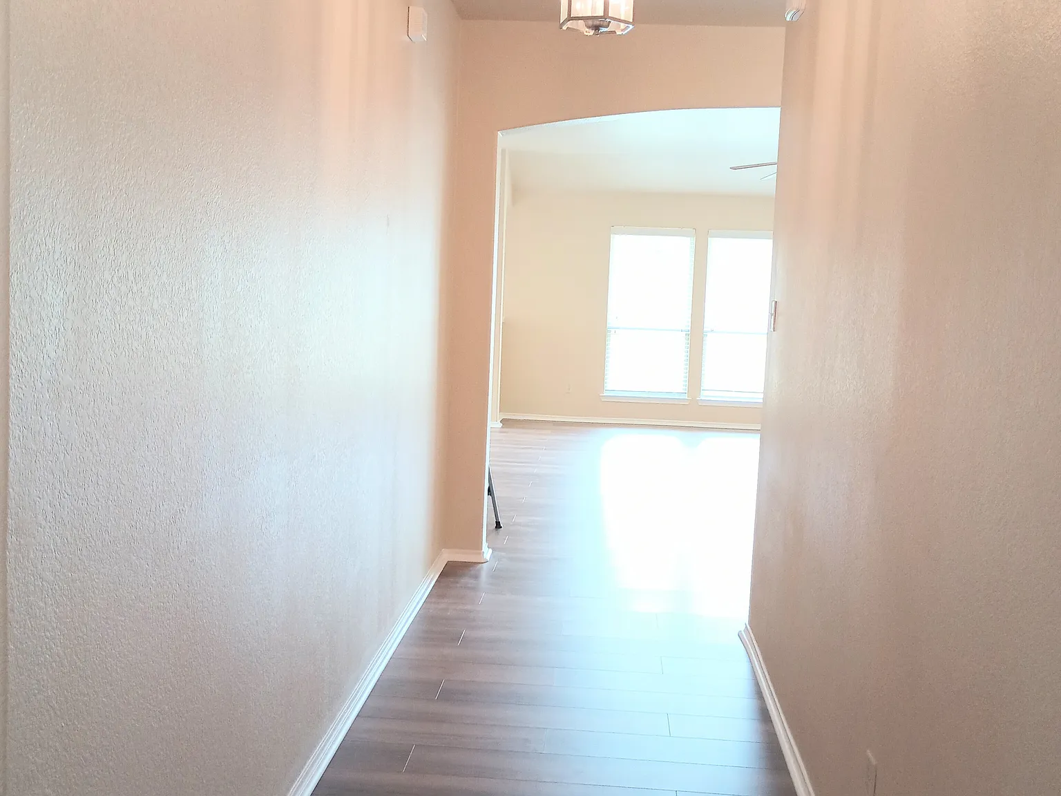 3 bed, 1720 sqft, $1,950 — Photo 2