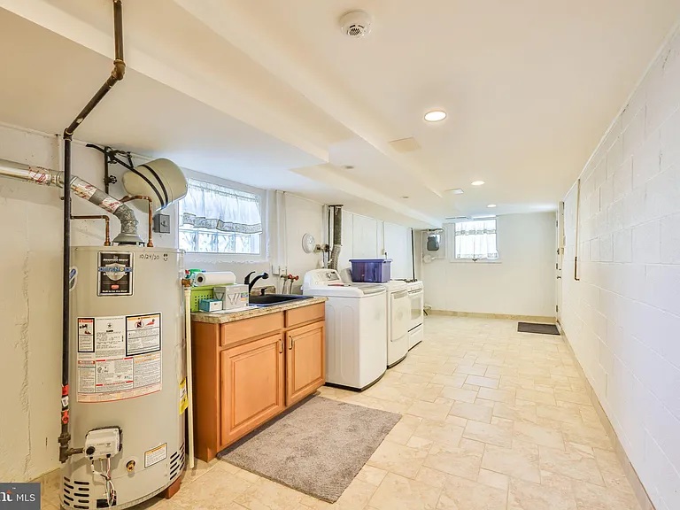 9898 Wistaria St — Photo 42