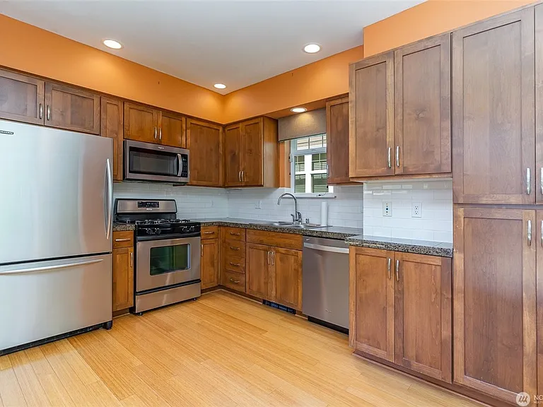 1774 25th Ave NE — Photo 7
