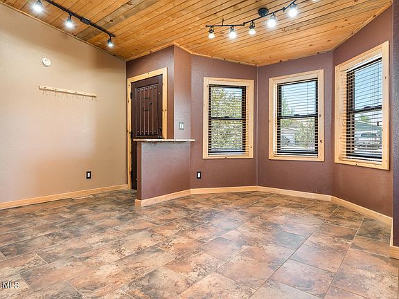 4th image of 305 Vista Avenue