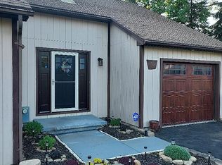 30 Robin Rd, Amherst, NY 14228